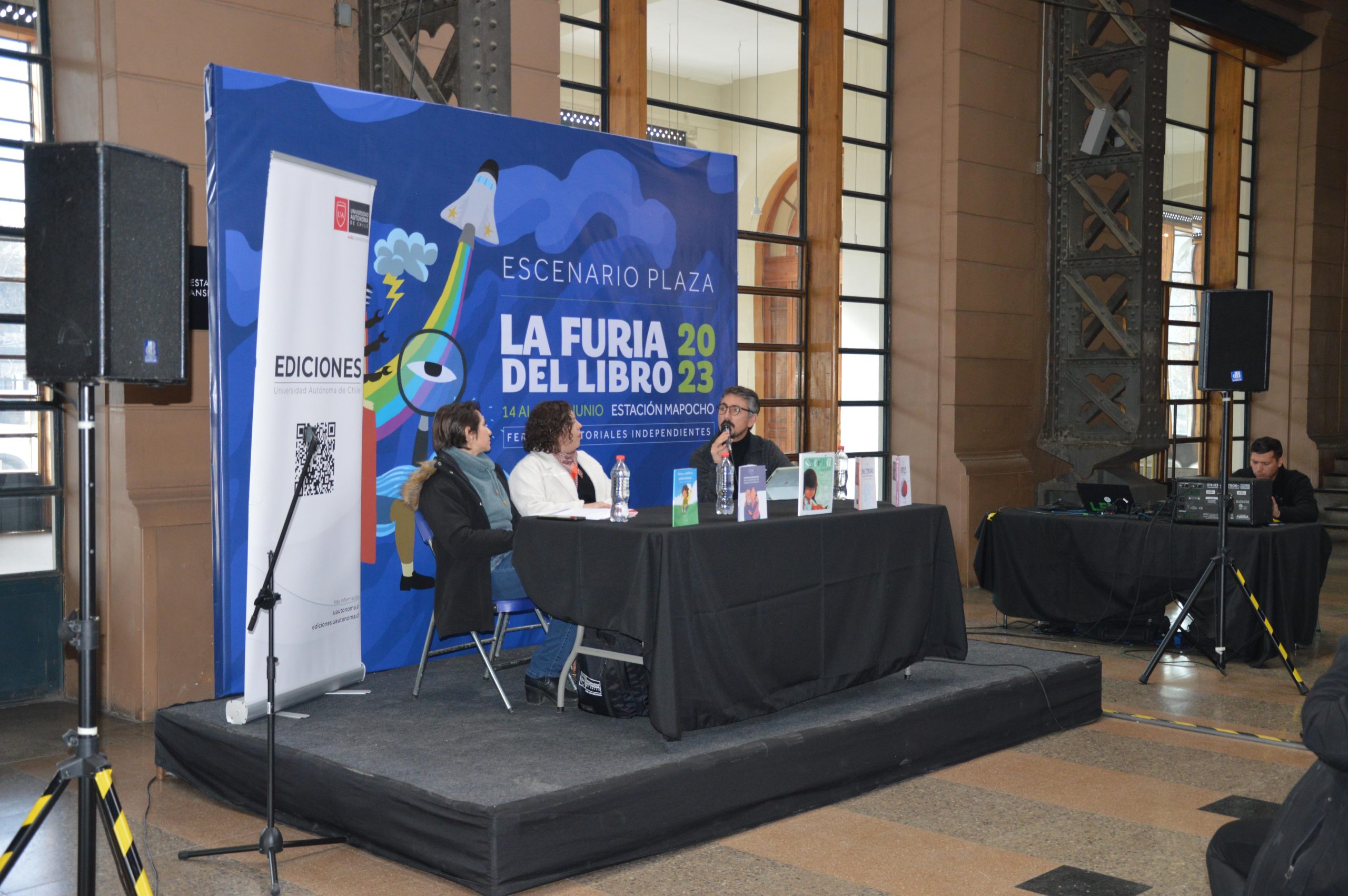 Panelistas en evento La furia del libro 2023