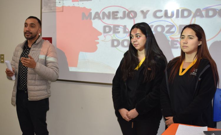 Pedagogía en Inglés entrega programa de formación permanente