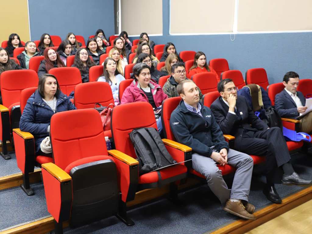 Público presente en la charla