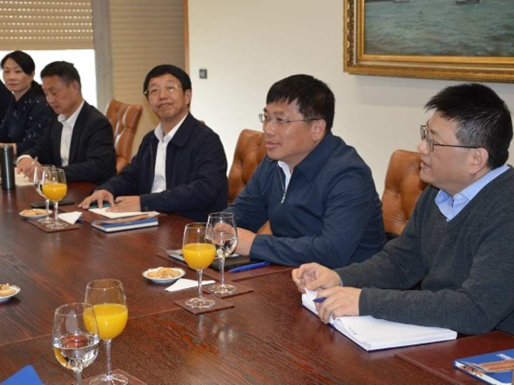 Delegación china en el comedor de rectoría