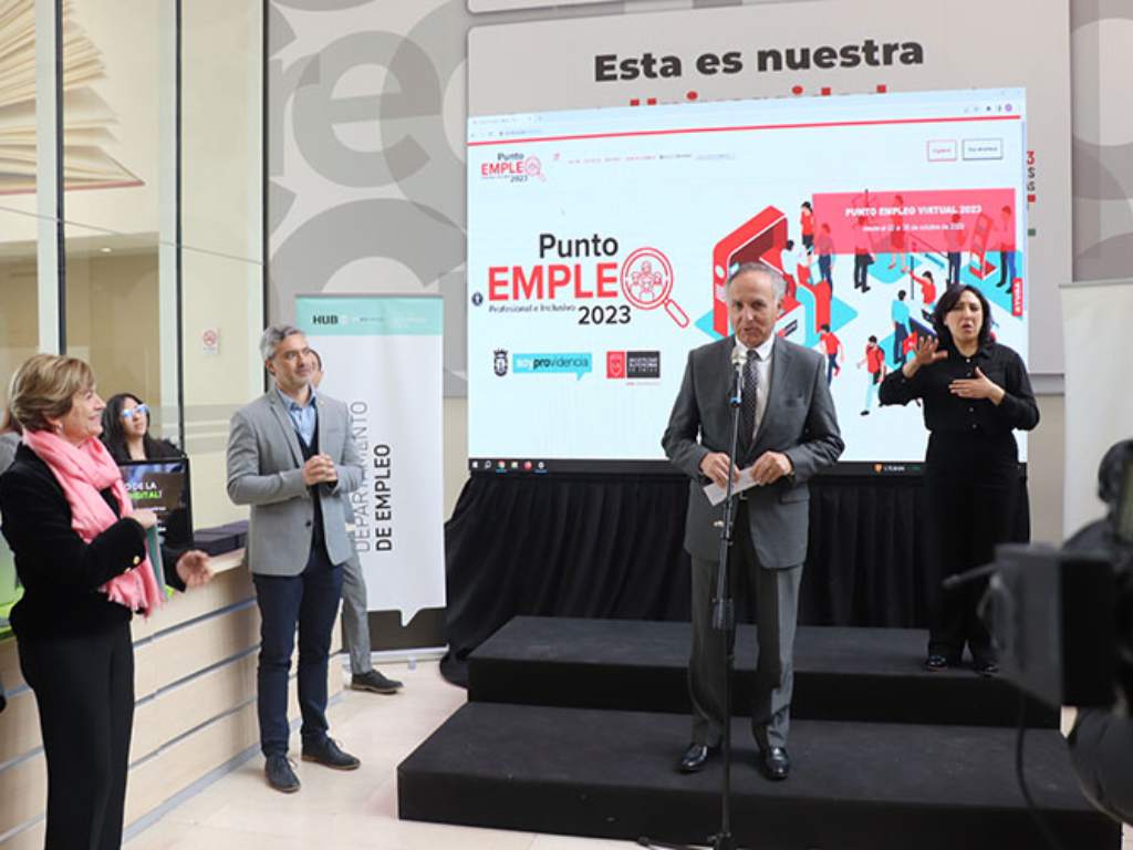 El rector de la Autónoma, Dr. iur. Teodoro Ribera dando un discurso