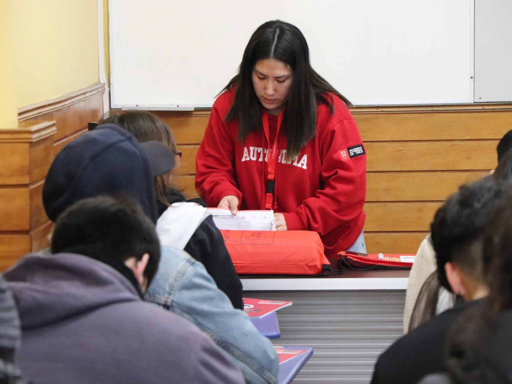 Estudiantes realizando el ensayo PAES