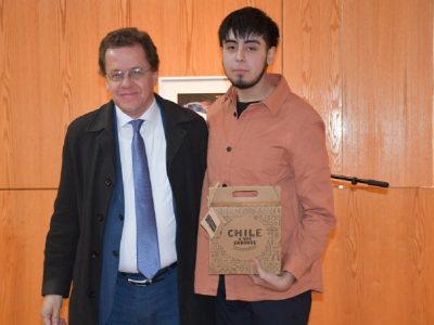 Artista emergente presenta óleos y dibujos en Galería de Arte en Talca