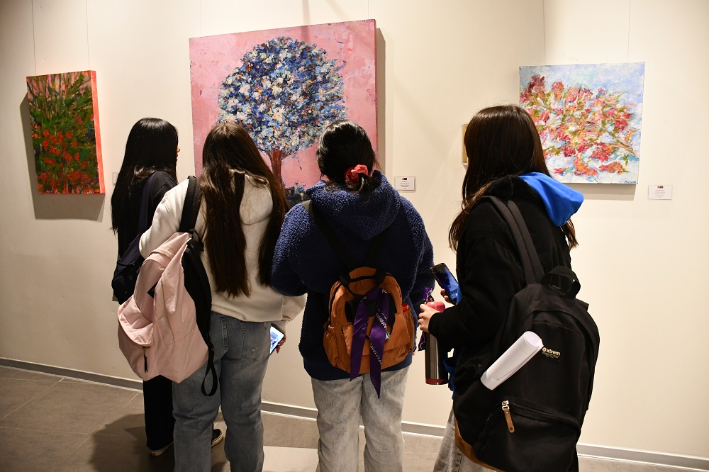 Público visitando la exposición