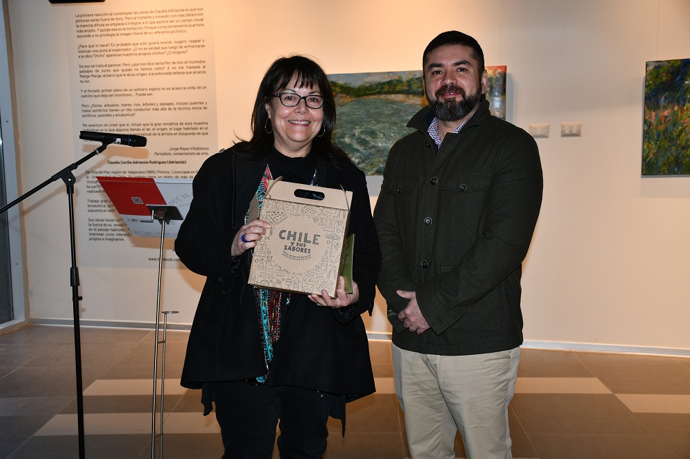 La artista Claudia Adriazola junto a Hans Heyer