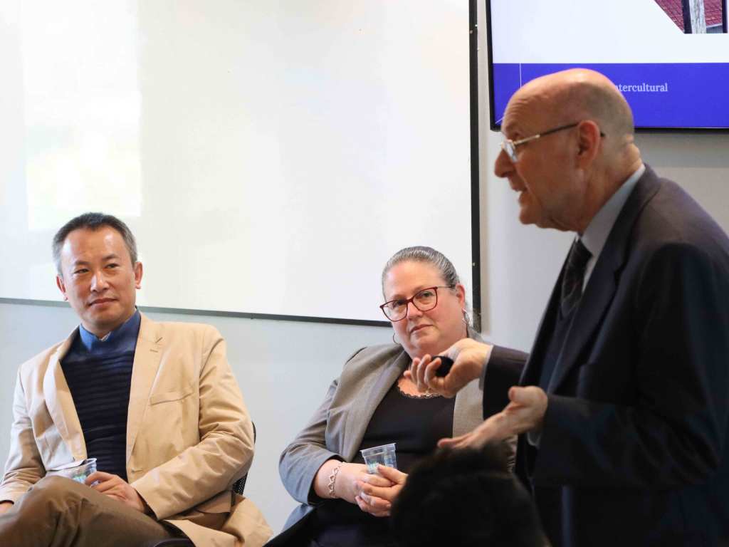 Los expositores Robert Alphang, Sara Geller y Pinkas Flint
