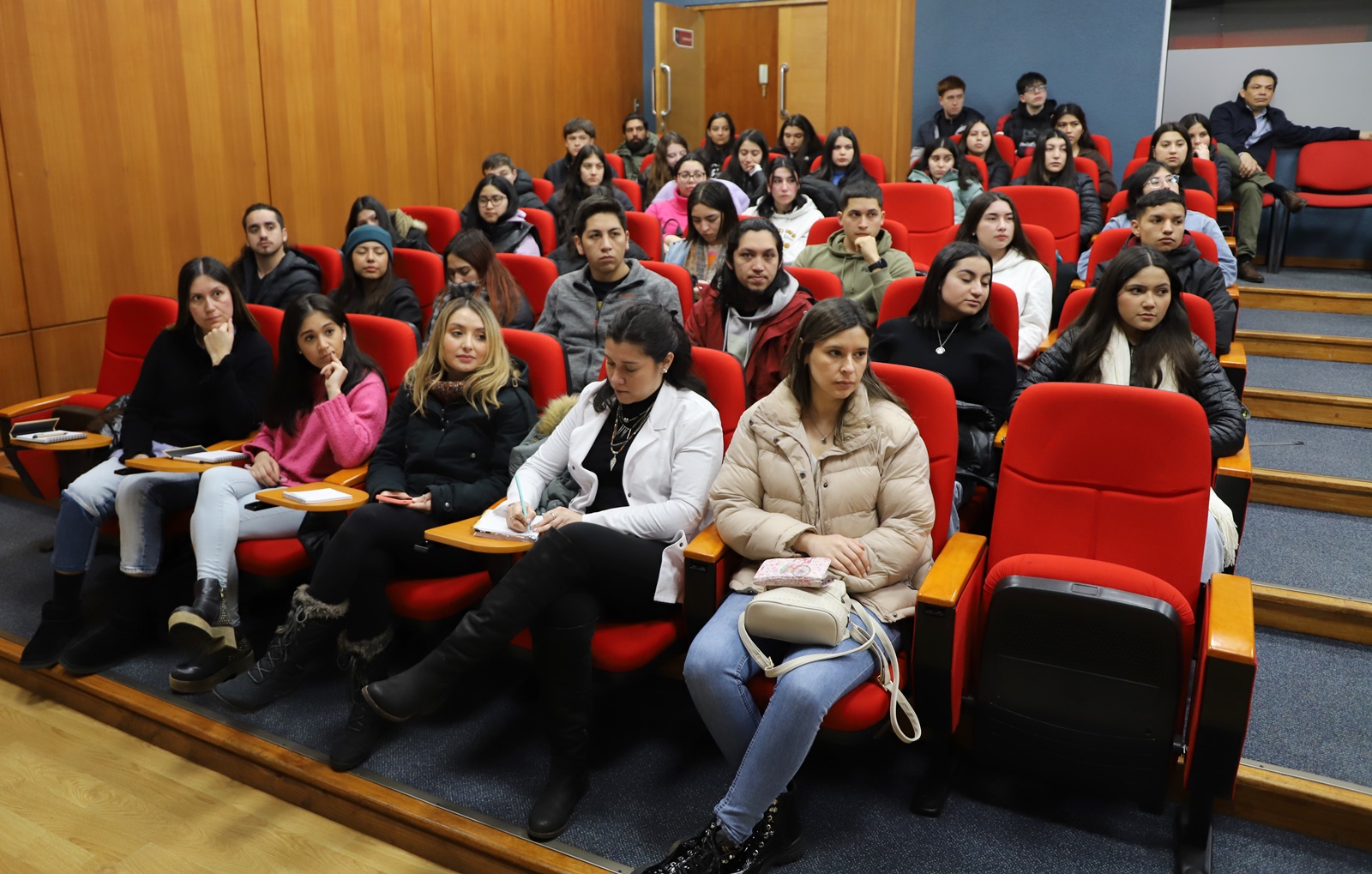 Público presente en la charla