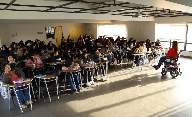 Estudiantes de la Universidad Autónoma de Chile fueron capacitados en taller de fortalecimiento educativo