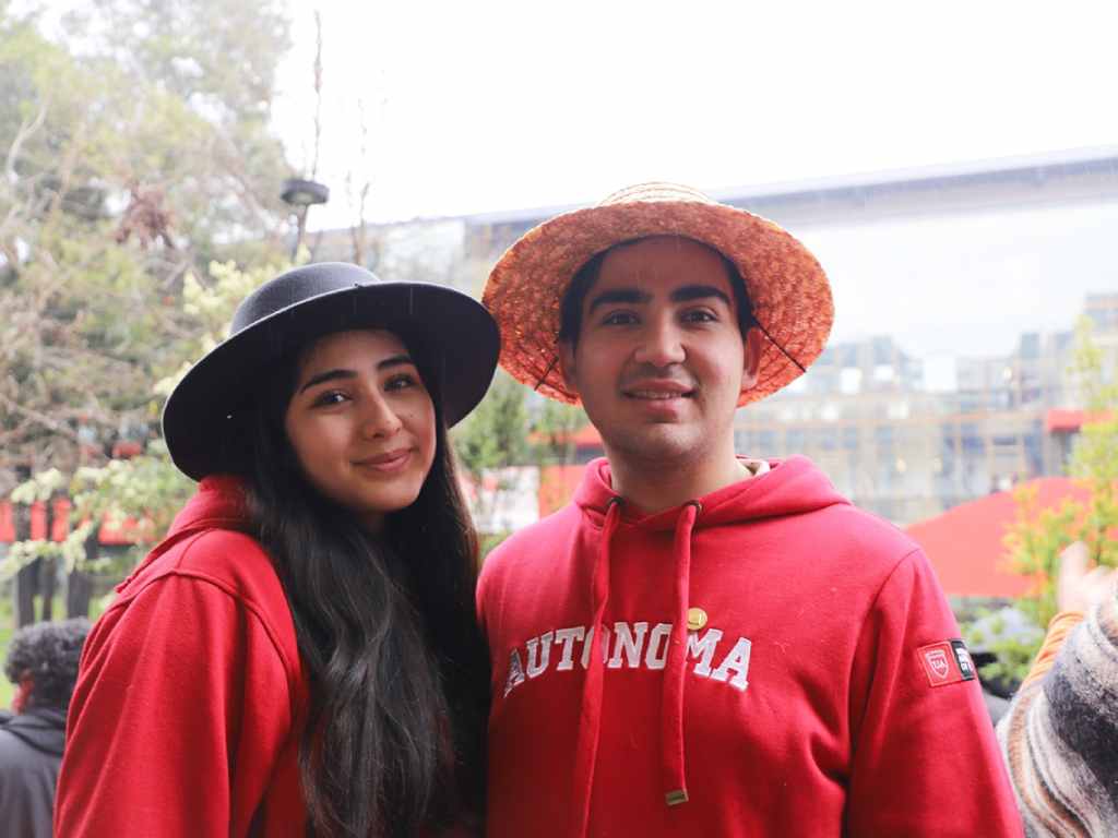 Estudiantes en la celebración de fiestas patrias