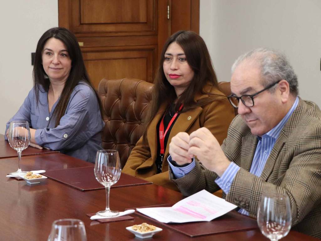 Decano de la Facultad de Ciencias de la Salud y directoras de carreras de dicha facultad