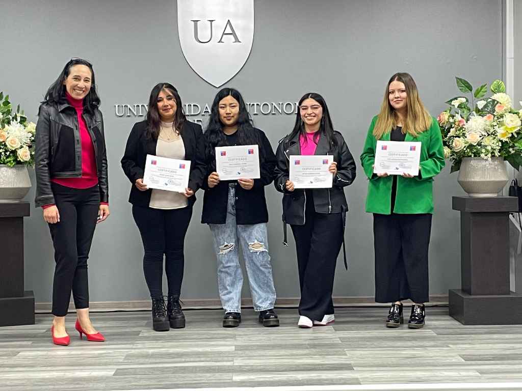 Grupo de estudiantes certificadas como monitoras