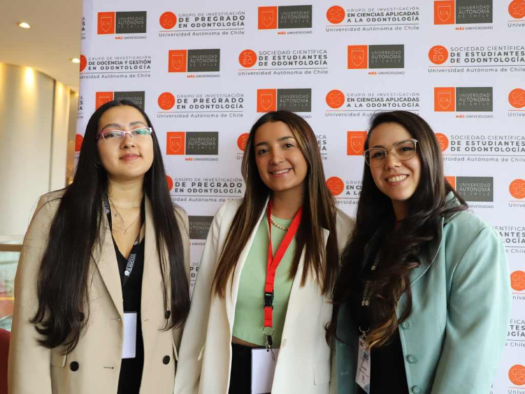 Estudiantes participantes de la IV Jornada de Especialidades Odontólogicas