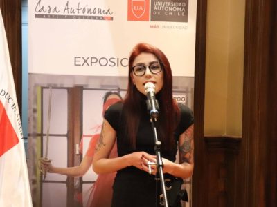 Sede Santiago inauguró la exposición “Justicia Divina” de destacada artista visual chilena