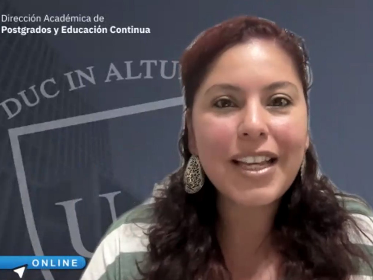 Ruth Fuente Arango, de la Universidad Autónoma de Barcelona, participando de la ceremonia online de inauguración del magíster