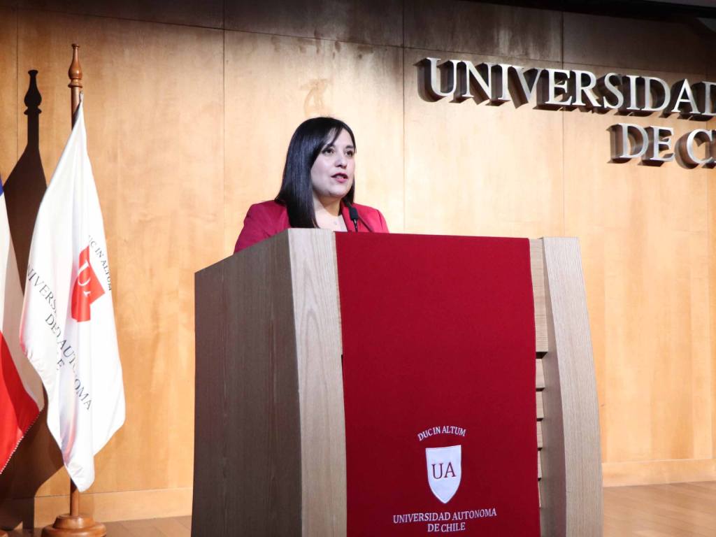 Pamela Ugarte, directora de la carrera en Sede Santiago