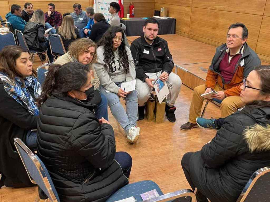 Estudiantes y miembros de la comunidad del Hogar de Cristo
