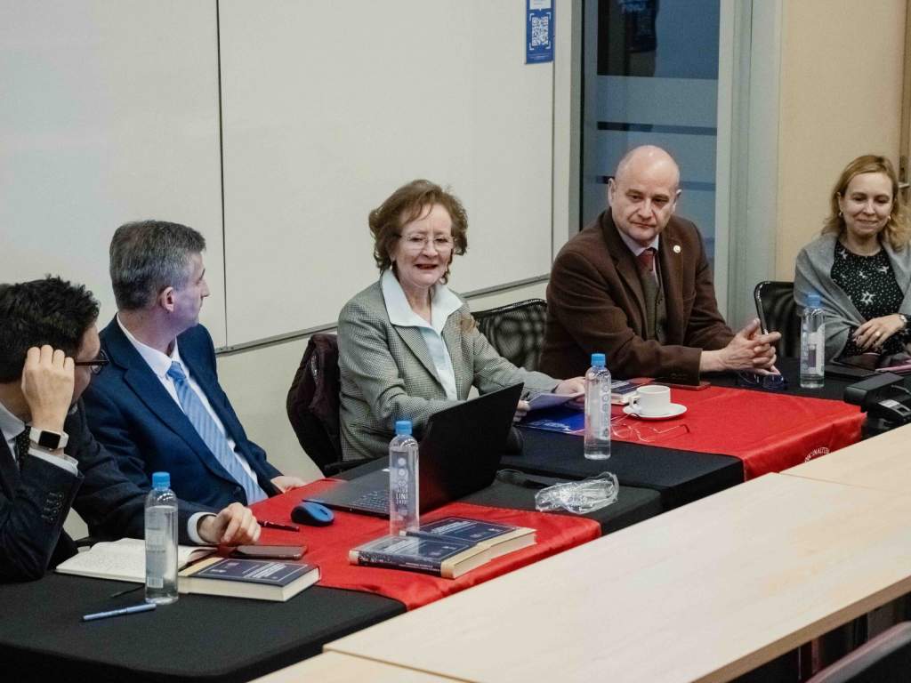 Dr. Andrés Delgado, Dr. Juan Jorge Faundes, Dra. María Teresa Infante, Dr. Rodrigo Barcia y Dra. Andrea Lucas Garín