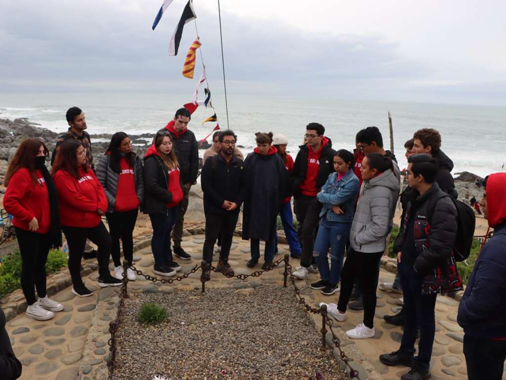 Estudiantes de intercambio en el Litoral de los Poetas
