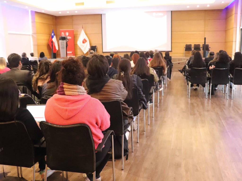 Estudiantes presentes en el seminario