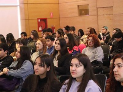 Carrera de Enfermería de Sede Santiago llevó a cabo su Primer Seminario “Políticas públicas y formación en cuidados transversales para adultos mayores»