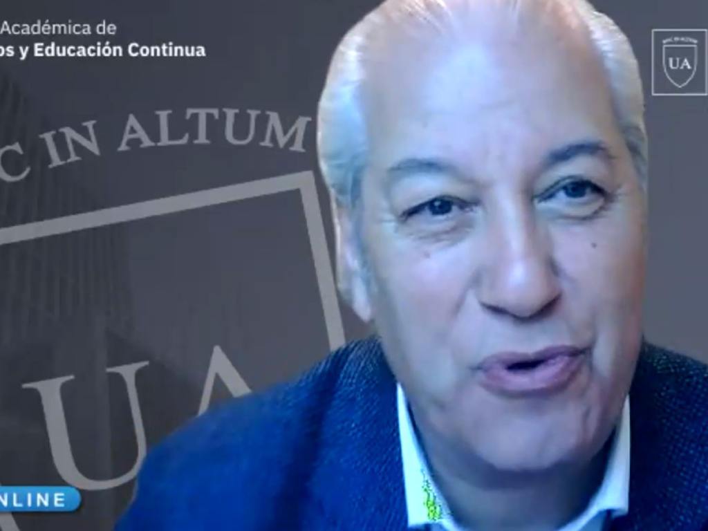 Sergio Urbina, Director del Programa de Postgrados, presente en la ceremonia de inauguración del magíster.
