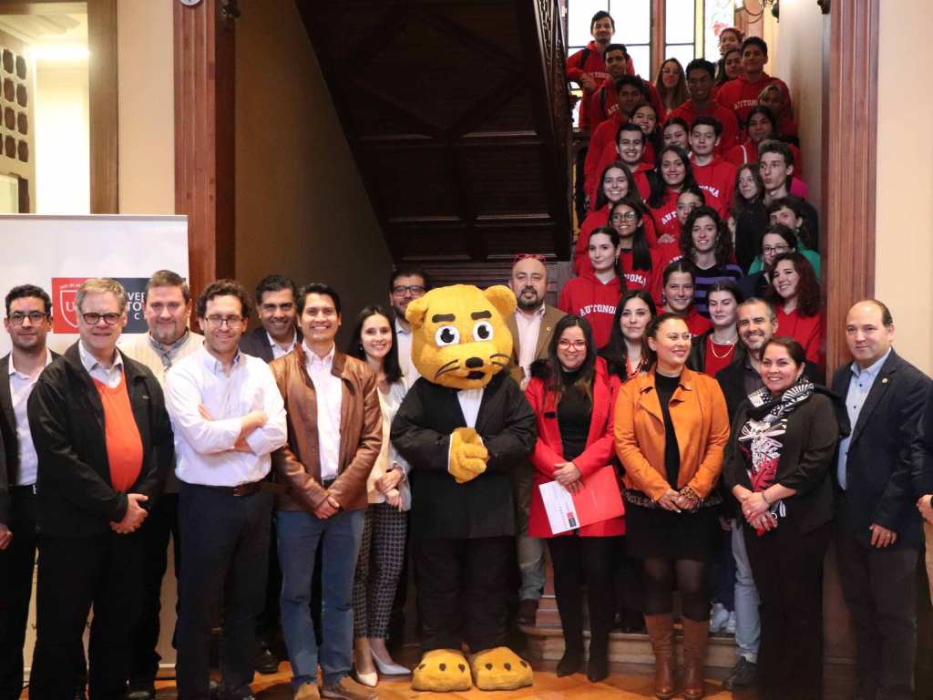 Alumnos de intercambio junto a docentes de las distintas Facultades de la Universidad