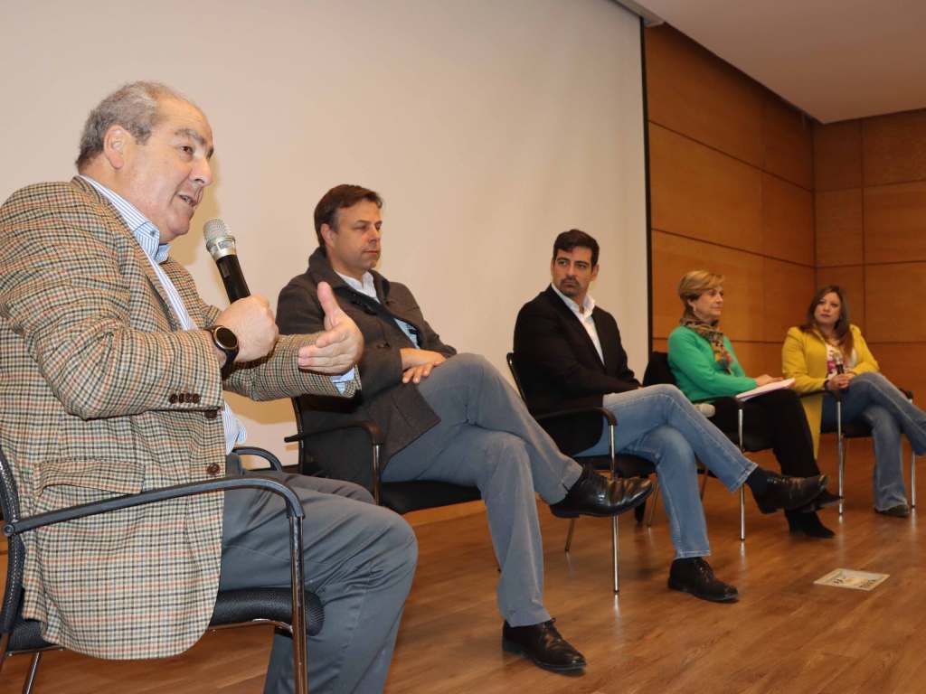 Dr. Luis Castillo, Decano de la Facultad de Ciencias de la Salud junto a los alcaldes