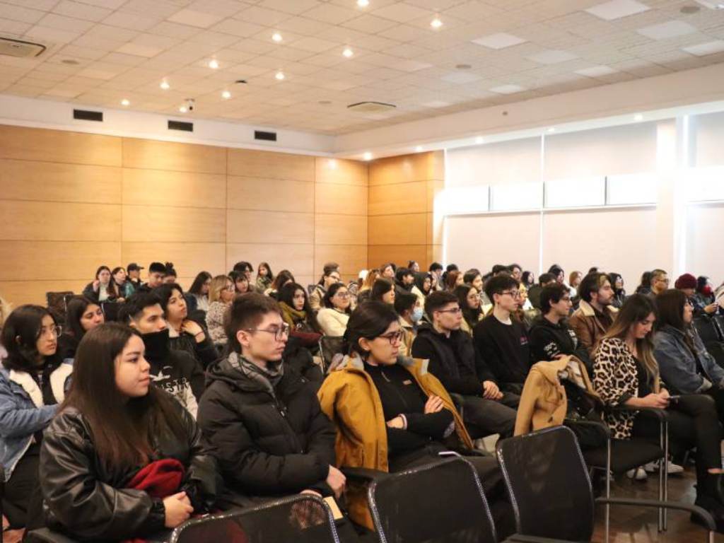 Público en la charla