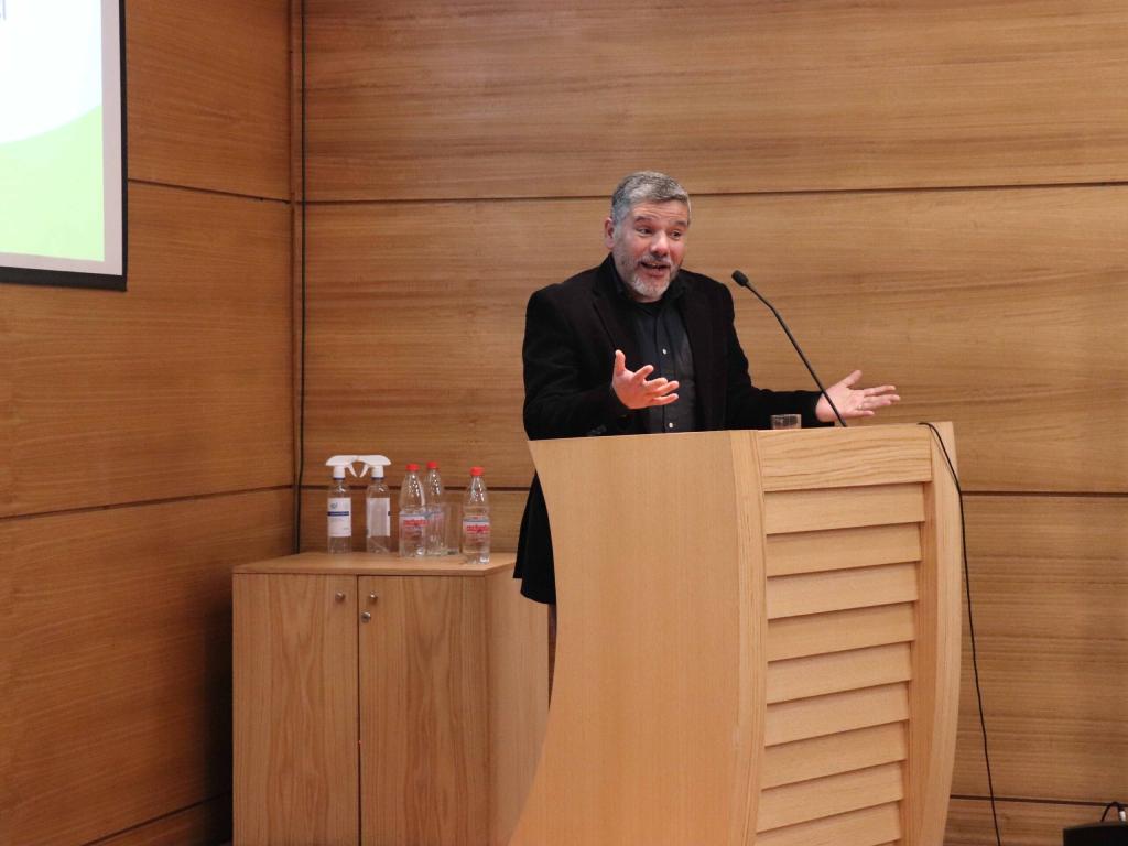 Expositor de la charla