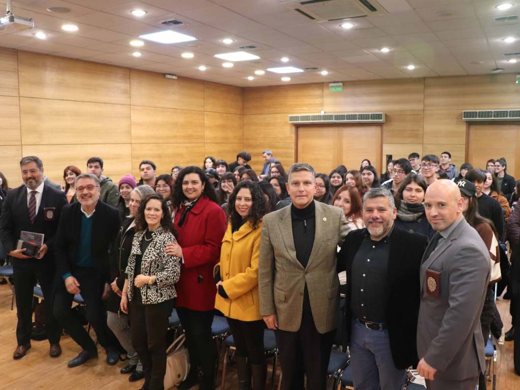 Autoridades de la U. Autónoma y de la PDI