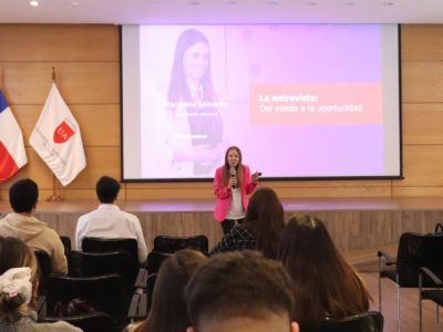 UAlumni realizó taller con claves del éxito para una entrevista laboral