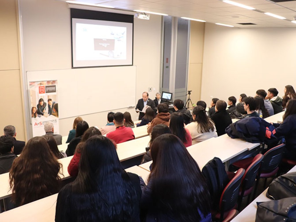 Charla operación lujo carrera de Auditoría