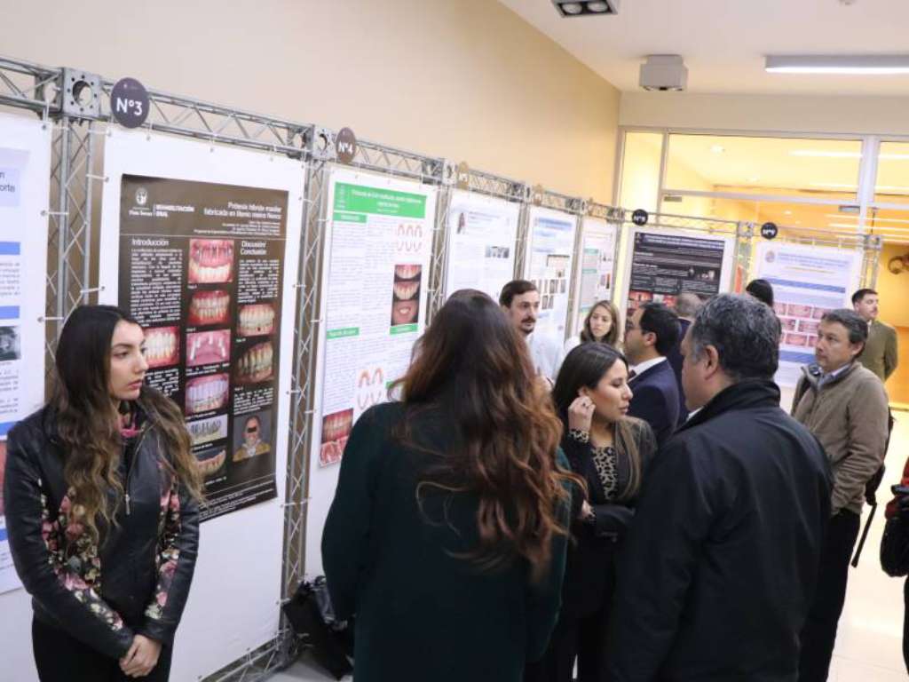 Stands con artículos de odontología