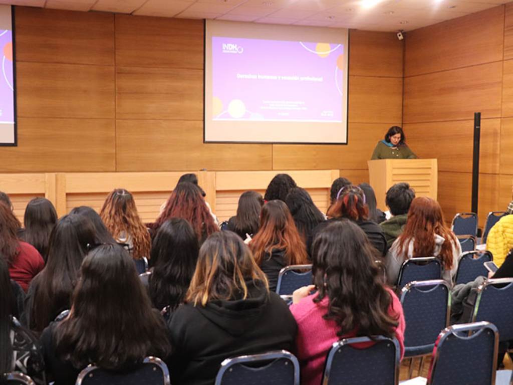 Público presente en el conversatorio