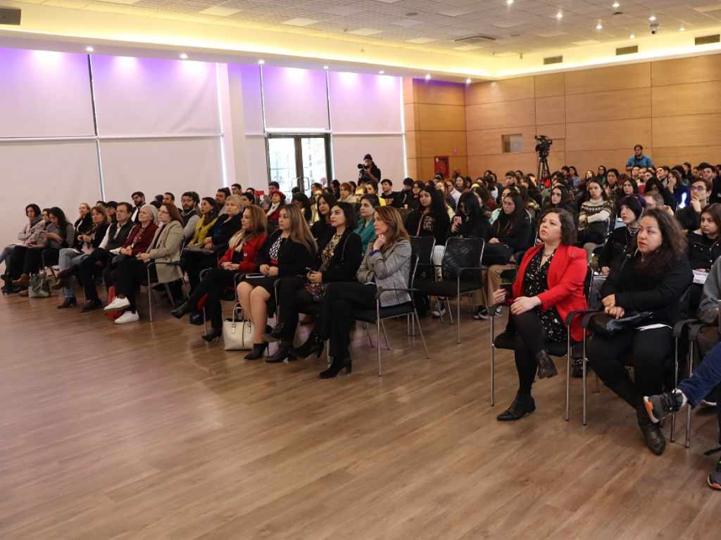 Público en la ceremonia de lanzamiento del centro