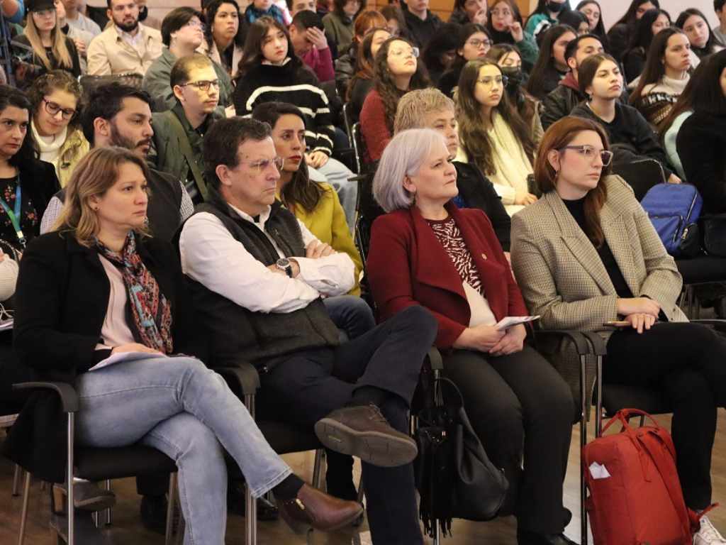 Público presente en el lanzamiento del centro