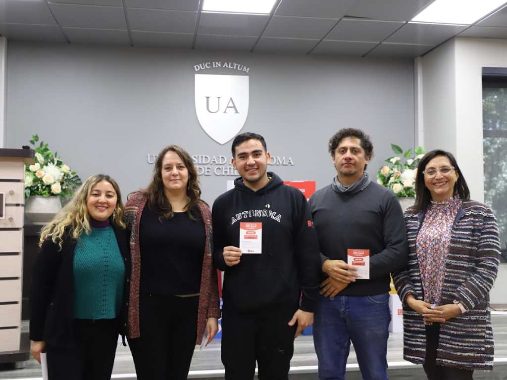 Foto grupal de participantes de la bienvenida al Club de Lectura