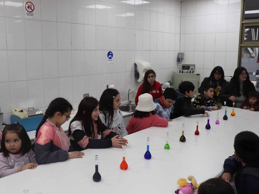 Niños en el laboratorio