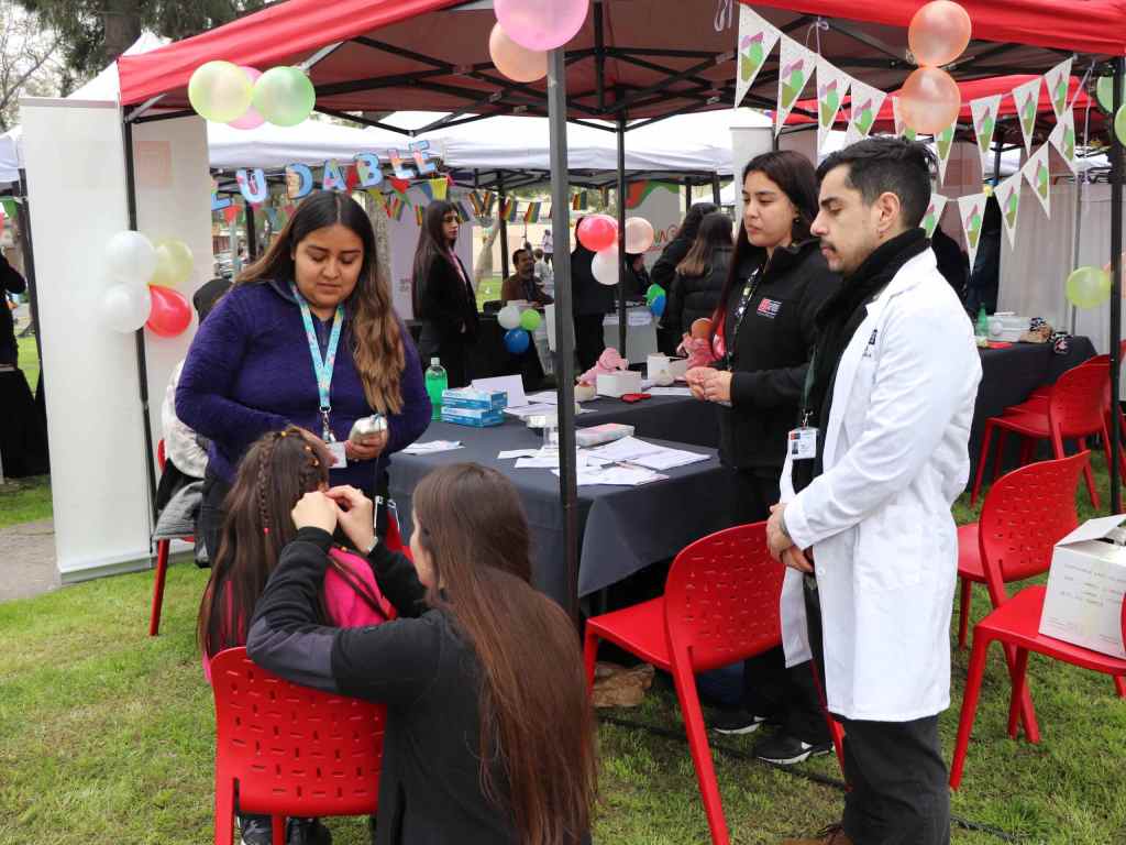 Estudiantes de Fonoaudiología en el operativo