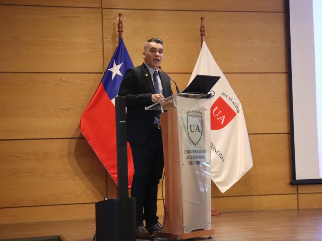 El Dr. Ángel Acevedo cerrando la actividad