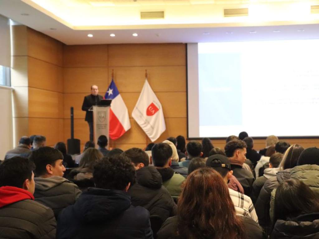 El expositor del seminario, Dr. Marcos Ferasso