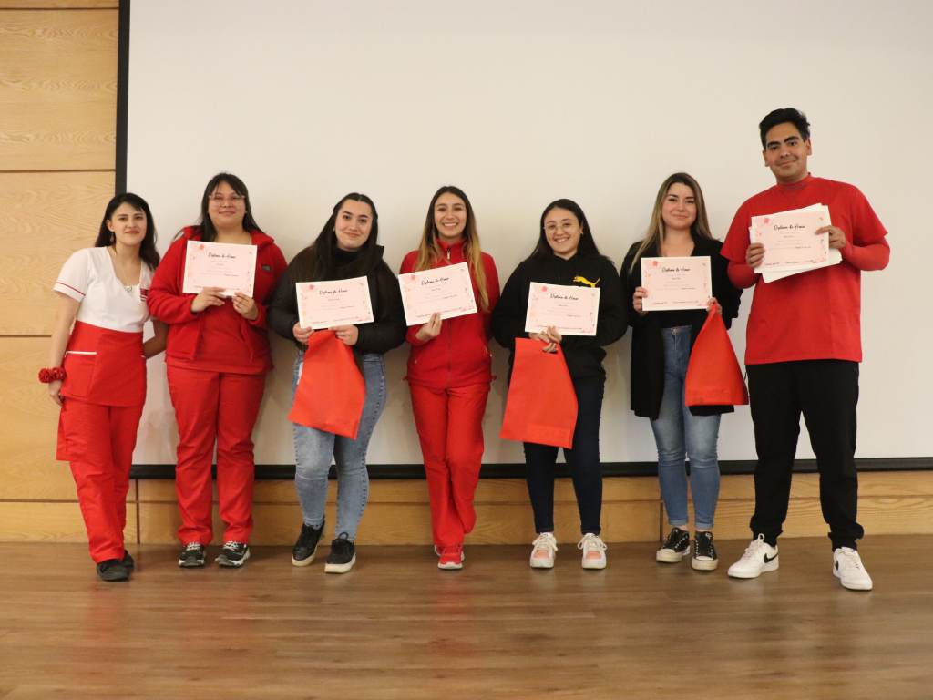 CCEE reconociendo a estudiantes de la carrera