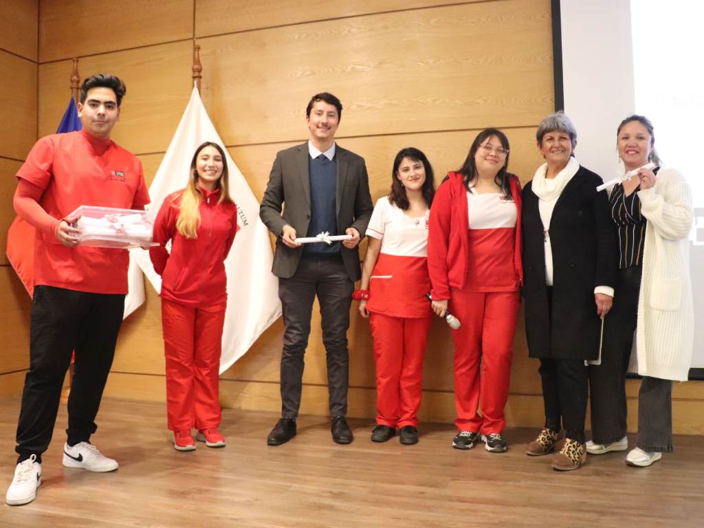 CCEE reconociendo a docentes de la carrera