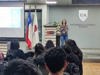U. Autónoma y Seremi de Desarrollo Social y Familia unen esfuerzos para fortalecer las competencias en políticas públicas de los estudiantes de Trabajo Social