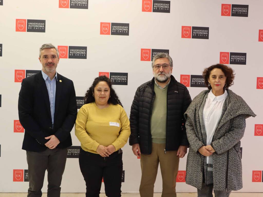 Representantes de la Vicerrectoría de Vinculación con el Medio y del MInisterio del Medio Ambiente