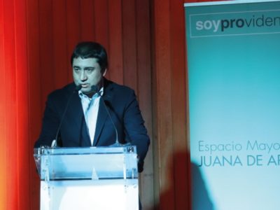 Carrera de Periodismo culminó exitosamente su taller de crónicas para adultos mayores de Providencia