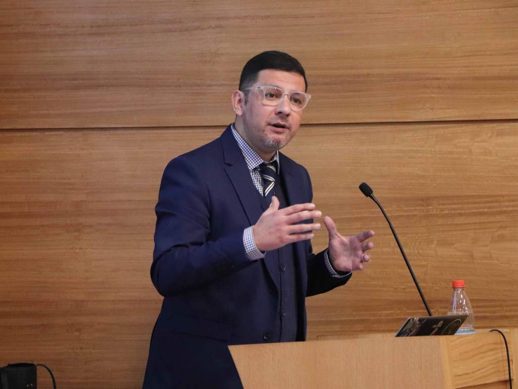 El Dr. José Ignacio Núñez realizando su exposición