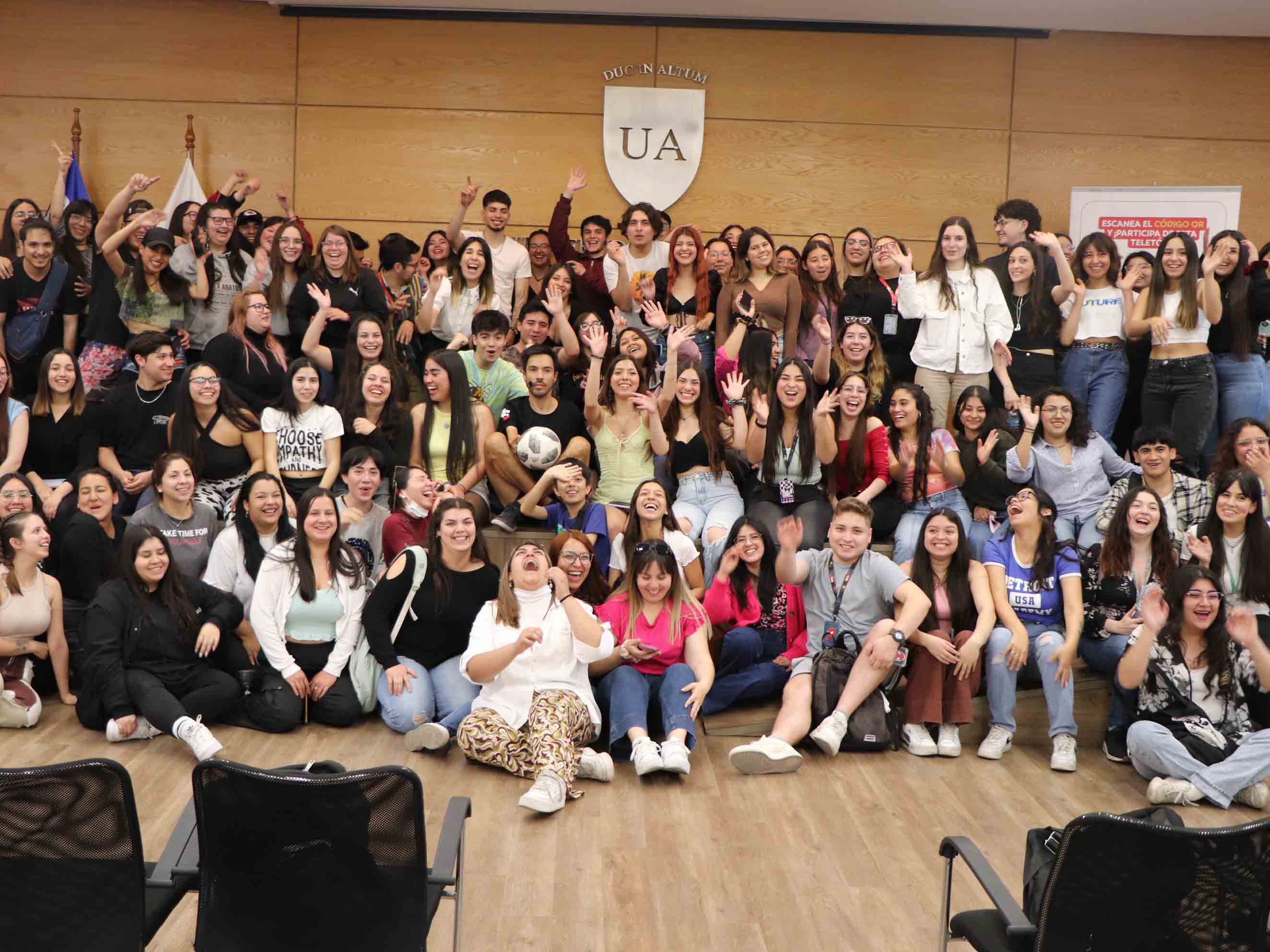 Estudiantes junto a Juanro