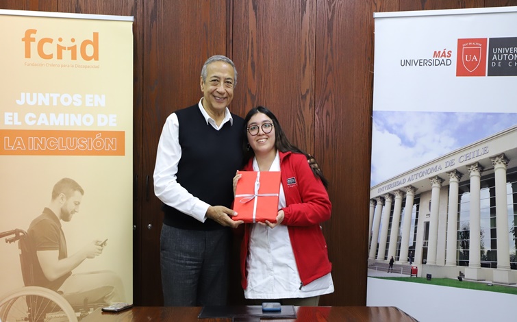 FOTO entrega de tablets 1 755