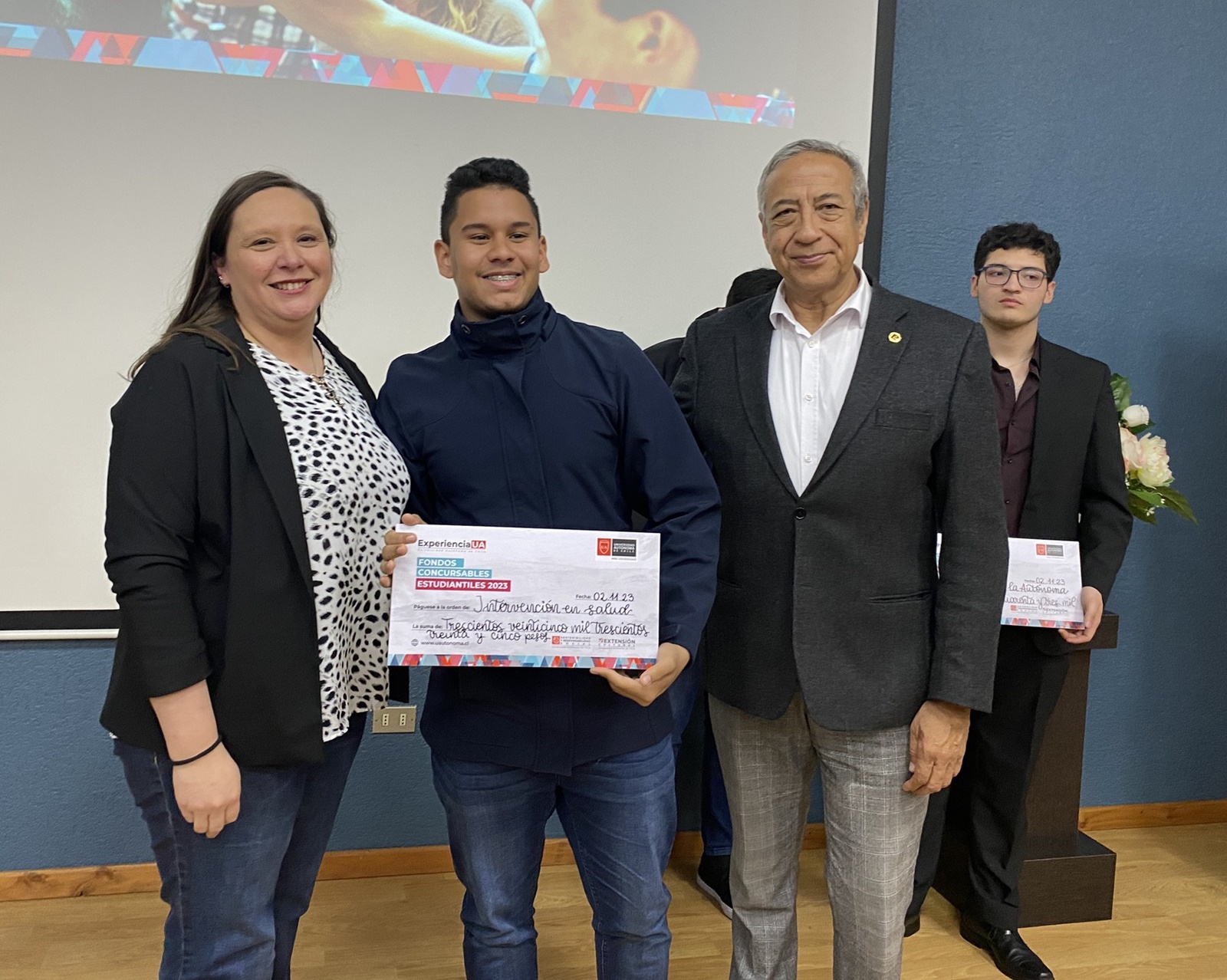 FOTO entrega fondos concursables 2
